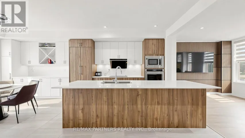 9092 WOODBINE AVENUE, Markham (Buttonville), Ontario L3R0J8
