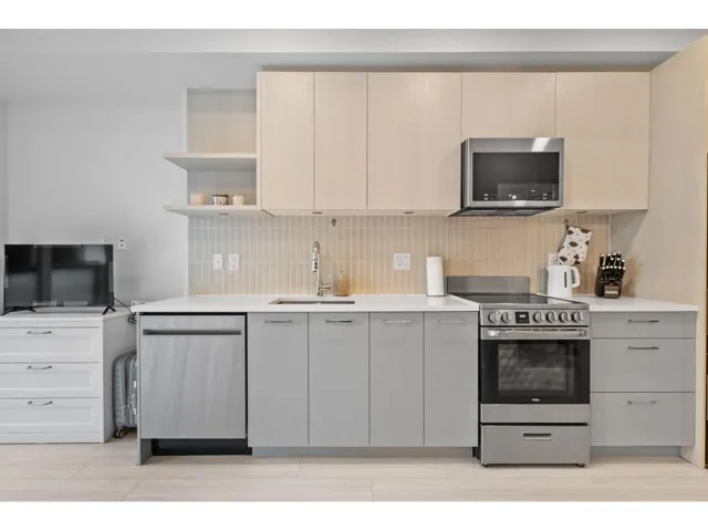 211 10777 138 STREET, Surrey, British Columbia V3T0T5