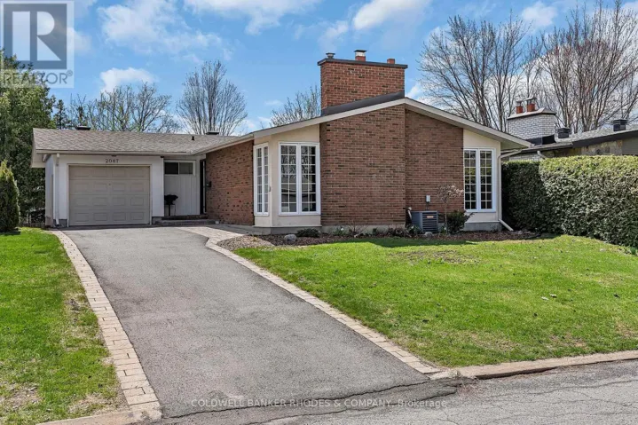2047 WOODGLEN CRESCENT, Ottawa, Ontario K1J6G6