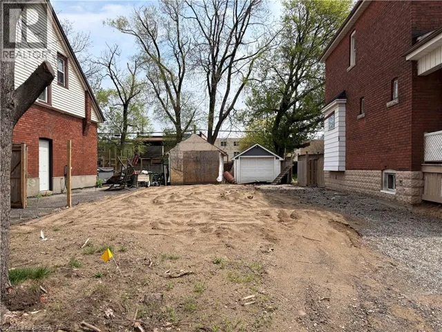 18 TUXEDO Avenue N, Hamilton, Ontario L8H4P5