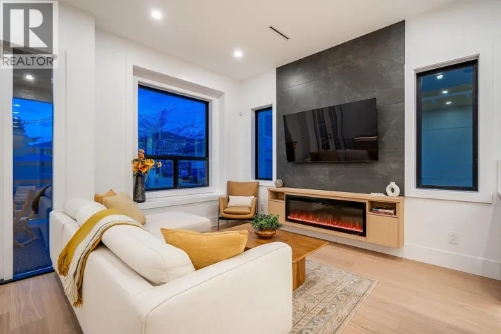 2 4557 PARKER STREET, Burnaby, British Columbia V5C3E1
