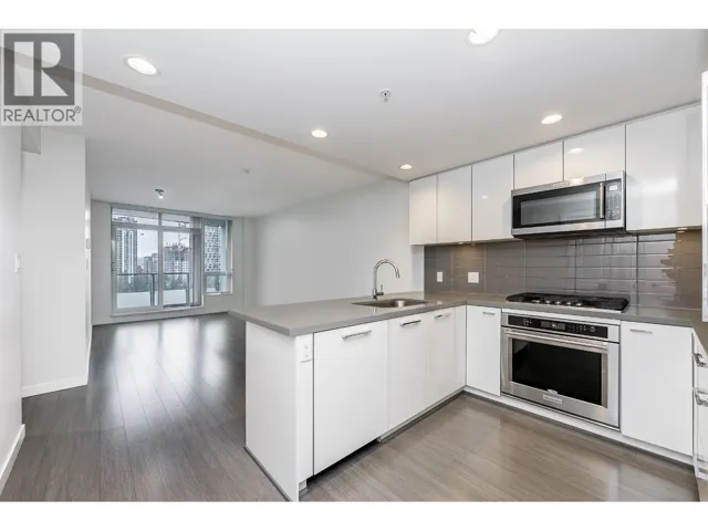 2207 3093 WINDSOR GATE, Coquitlam, British Columbia V3B0N2