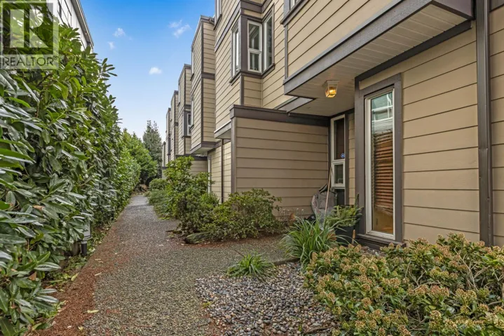 5 1535 ST. GEORGES AVENUE, North Vancouver, British Columbia V7L3J6