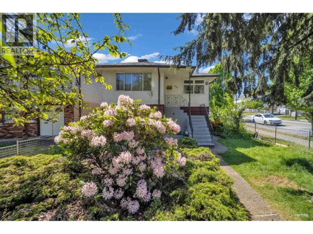 3006 E 27TH AVENUE, Vancouver, British Columbia V5R1P2