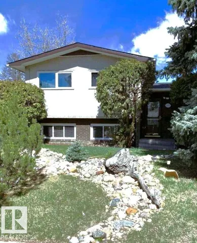 15212 86 AV NW, Edmonton, Alberta T5R4C3