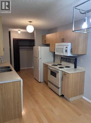 109, 85 Foxbend Crescent N, Lethbridge, Alberta T1H5T4