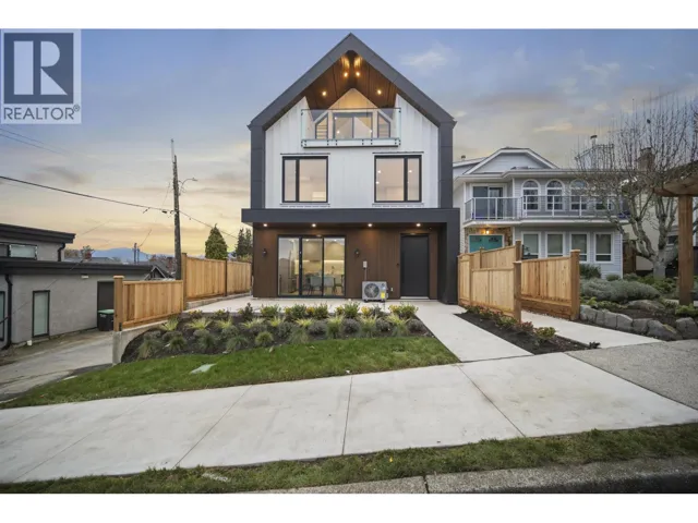 1 3623 TRIUMPH STREET, Vancouver, British Columbia V5K1V4