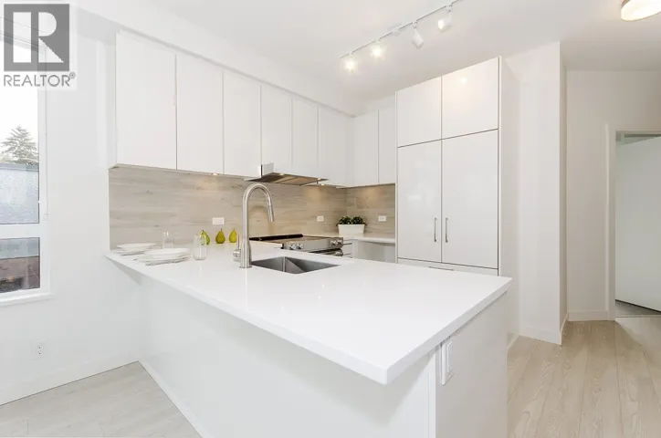 315 711 W 14TH STREET, North Vancouver, British Columbia V7M3E8