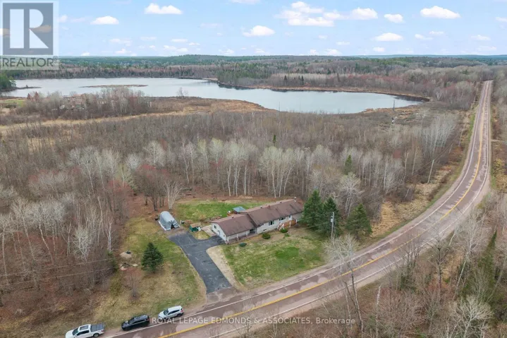 1523 BARRON CANYON ROAD, Petawawa, Ontario K8A6W7