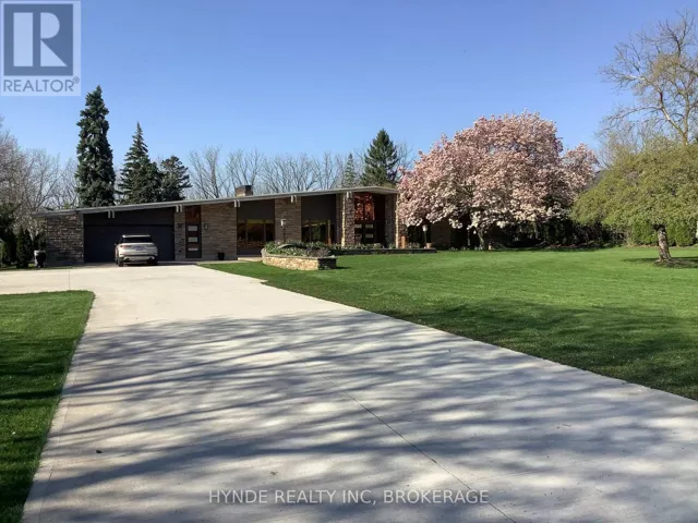 24 WOODMOUNT DR DRIVE, St. Catharines (Burleigh Hill), Ontario L2T2X9