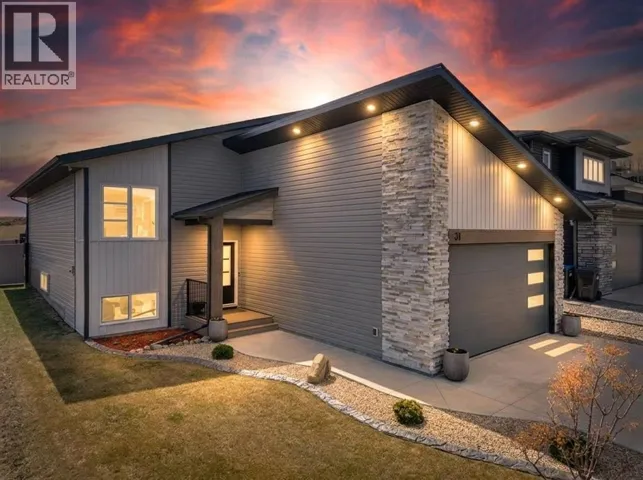 31 Vanson Close, Sylvan Lake, Alberta T4S0M3