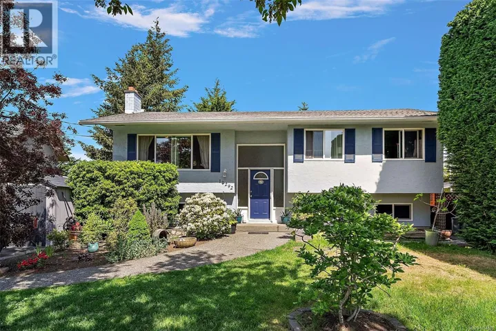 10292 Godfrey Pl, Sidney, British Columbia V8L2L1