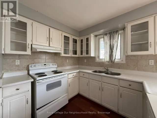 LOWER - 2625 LUNDENE ROAD, Mississauga (Clarkson), Ontario L5J3Y8