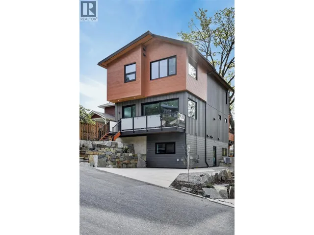 9 Pine Street Unit# 9, Nelson, British Columbia V1L2J8