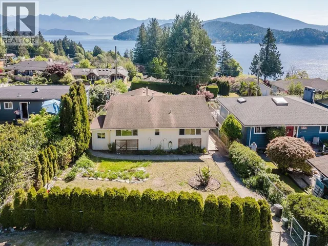 606 MARTIN ROAD, Gibsons, British Columbia V0N1V9