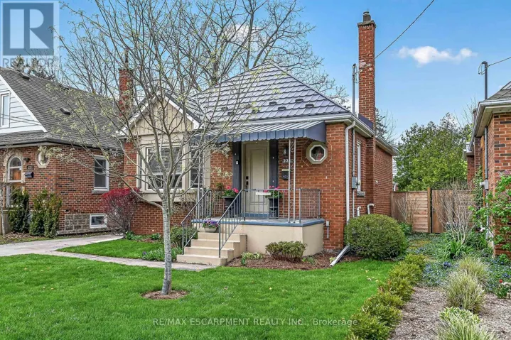 225 BOND STREET, Hamilton (Westdale), Ontario L8S3W8