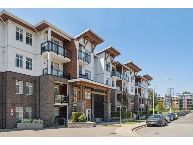 307 5415 BRYDON CRESCENT, Langley, British Columbia V3A0N4