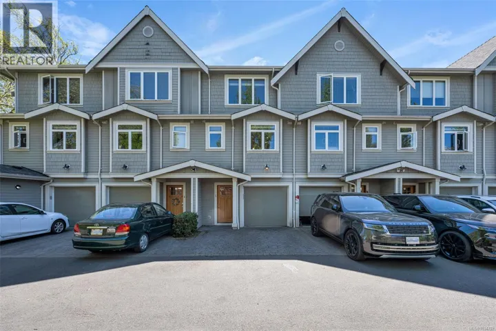 3 2918 Shelbourne St, Victoria, British Columbia V8R4M6