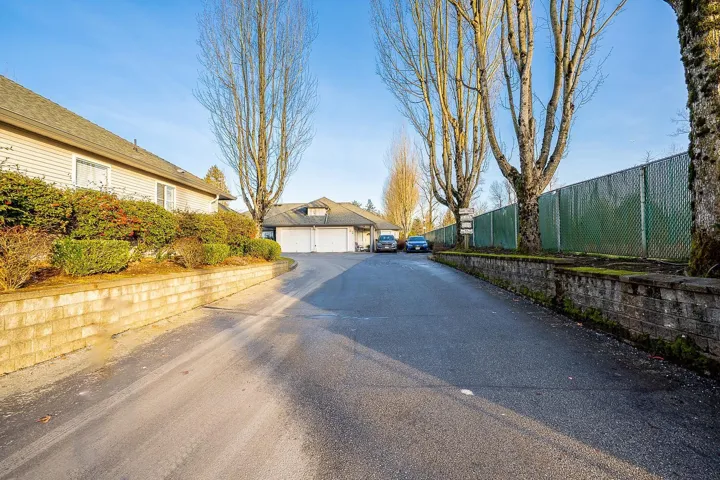 1 9088 HOLT ROAD, Surrey, British Columbia V3V4H3