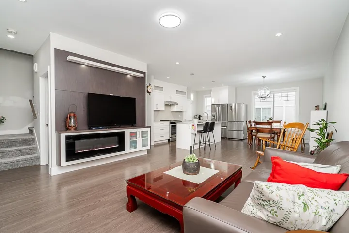 59 19501 74 AVENUE, Surrey, British Columbia V4N6V7