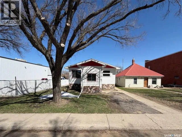 420 1st STREET W, Shaunavon, Saskatchewan S0N2M0