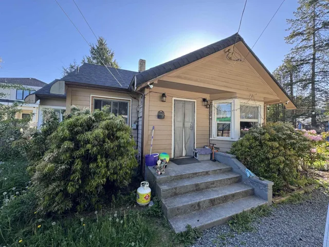 2127 KING GEORGE BOULEVARD, Surrey, British Columbia V4A5A3