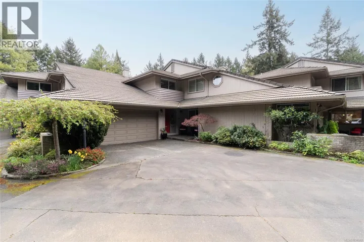 3 1040 Pondwood Lane, Saanich, British Columbia V8X4S6