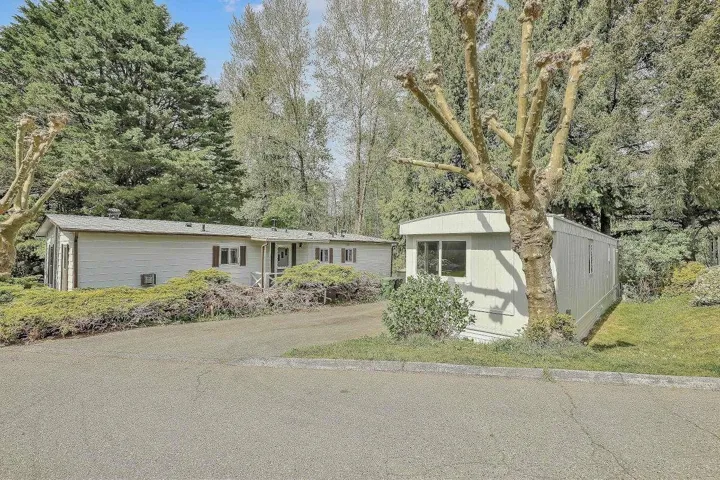 77 8220 KING GEORGE BOULEVARD, Surrey, British Columbia V3W6E1