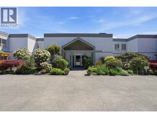 302 5780 TRAIL AVENUE, Sechelt, British Columbia V7Z0K5