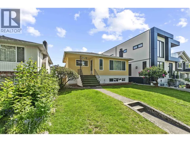 2666 WAVERLEY AVENUE, Vancouver, British Columbia V5S1E7