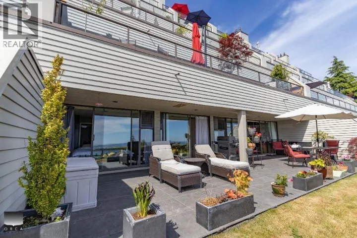 11 2246 FOLKESTONE WAY, West Vancouver, British Columbia V7S2X7