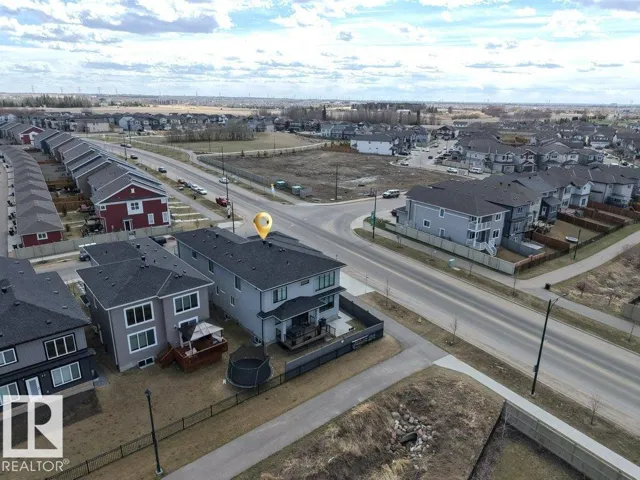 424 33 AV NW, Edmonton, Alberta T6T2S8