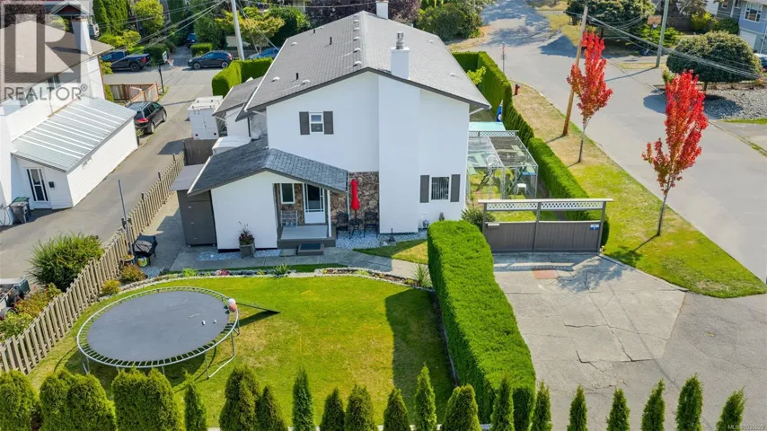 920 Agnes St, Esquimalt, British Columbia V9A5X4