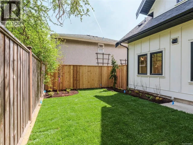 8 1830 Allenby Rd, Saanich, British Columbia V8R3B7