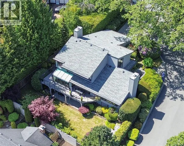 1711 Patly Pl, Victoria, British Columbia V8S5J5