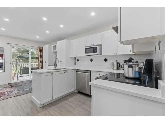 12 12110 75A AVENUE, Surrey, British Columbia V3W1M1