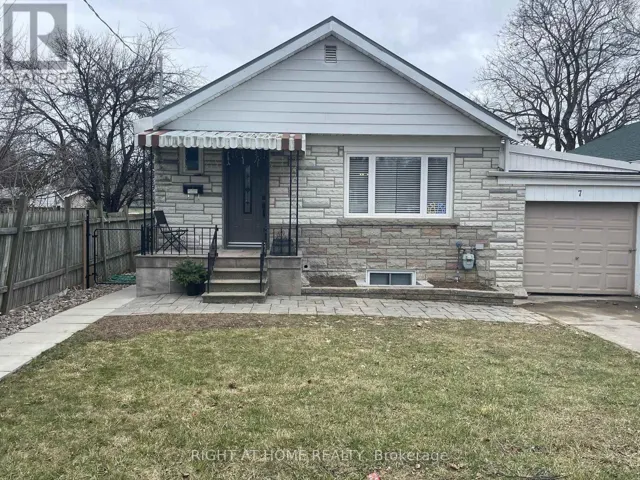 7 BASSETT AVENUE, Toronto (Clairlea-Birchmount), Ontario M1L2A2