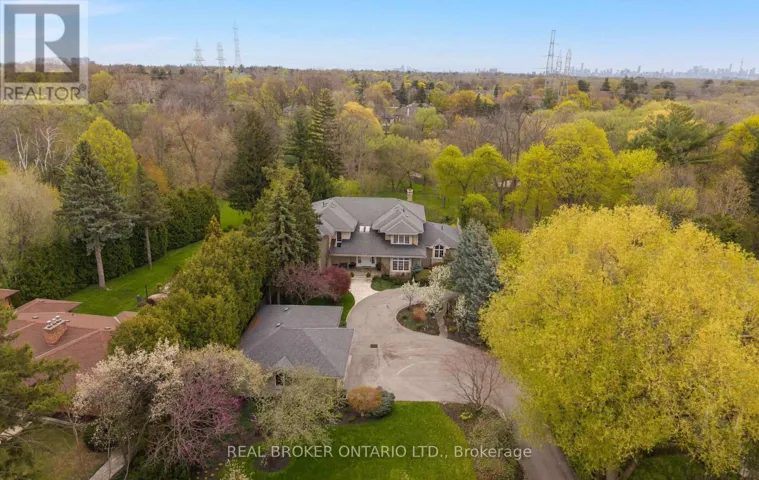 37 LORRAINE GARDENS, Toronto (Islington-City Centre West), Ontario M9B4Z5