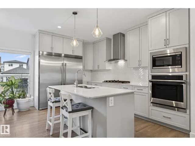 3647 214 ST NW, Edmonton, Alberta T6M1S3