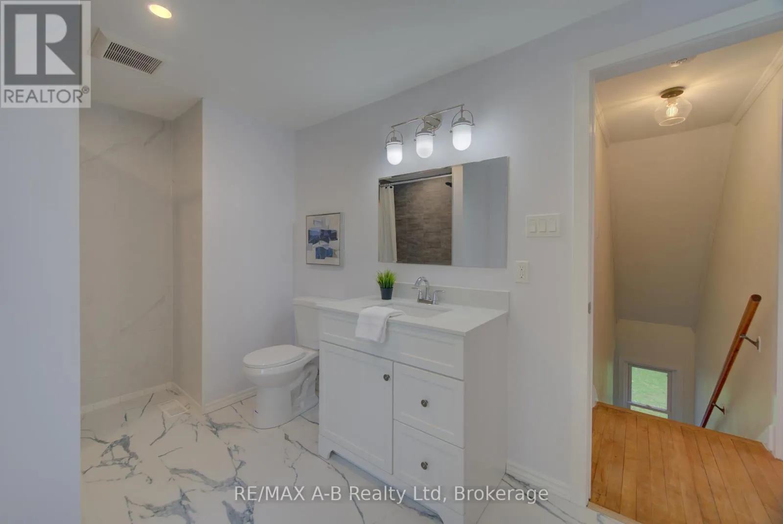 upper floor bath upper floor bath