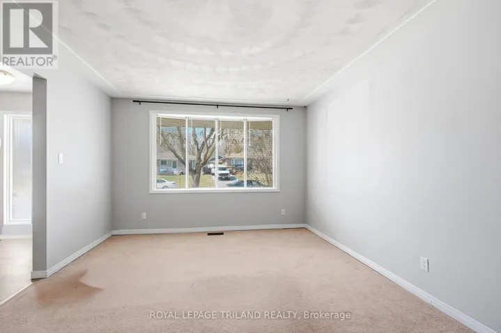 A - 195B CEDARVALE CRESCENT, Waterloo, Ontario N2L4T3