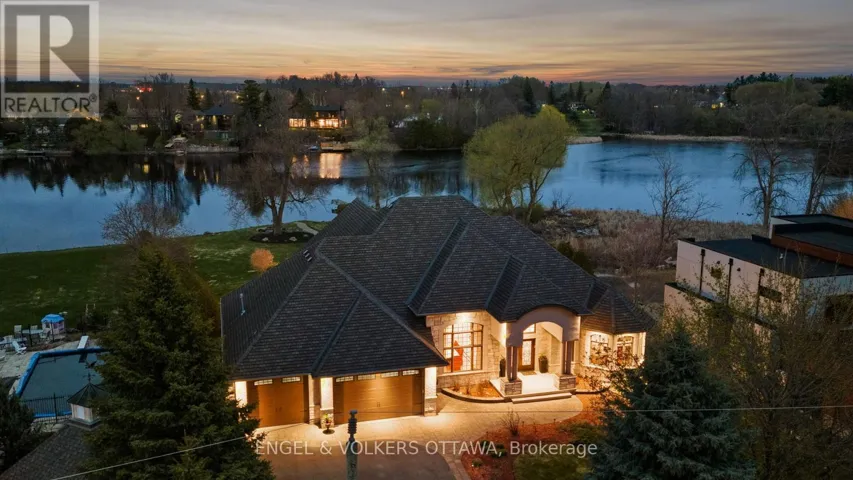 25 WINDING WAY, Ottawa, Ontario K2C3H1