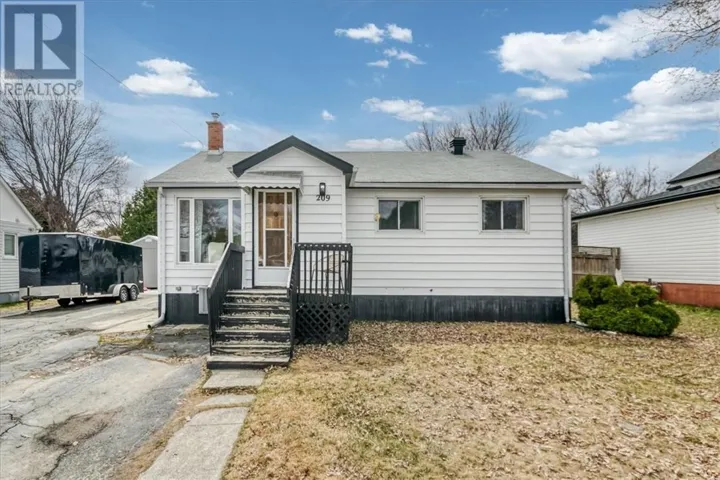 209 Second Avenue, Lively, Ontario P3Y1M2