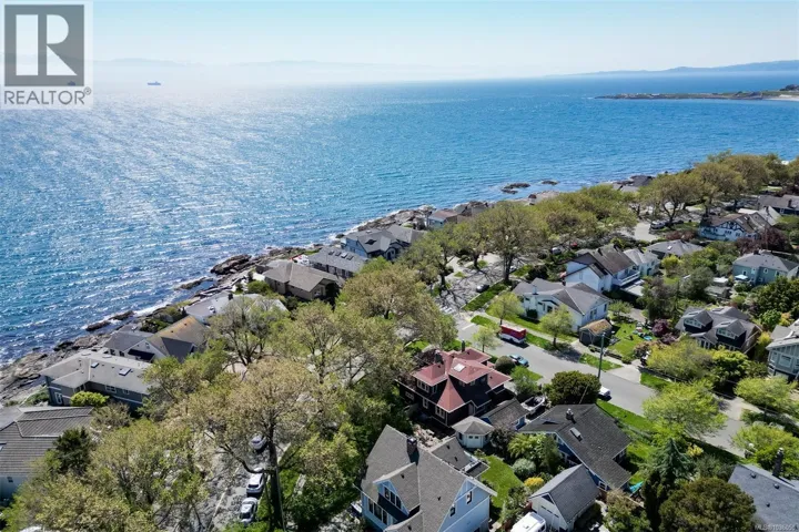 1802 Hollywood Cres, Victoria, British Columbia V8S1J5