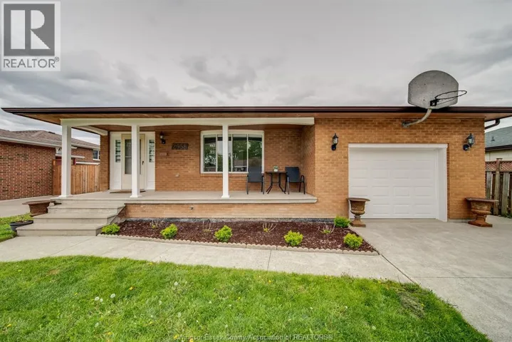 2958 LLYOD GEORGE, Windsor, Ontario N8T2V1