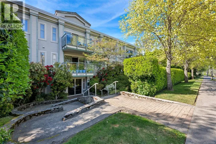 205 3160 Albina St, Saanich, British Columbia V9A1Z5