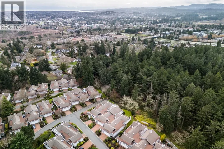 20 928 Bearwood Lane, Saanich, British Columbia V8Y3G8