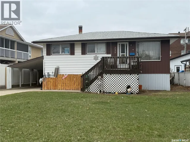 257 Hochelaga STREET E, Moose Jaw, Saskatchewan S6H0N9