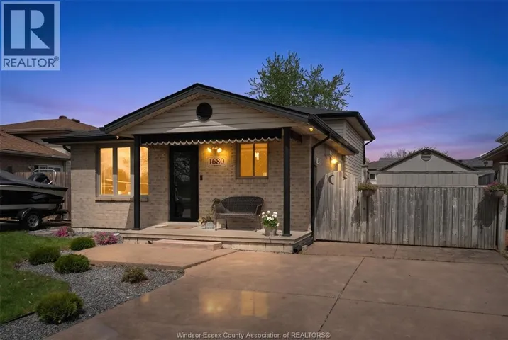 1680 CALDERWOOD AVENUE, Windsor, Ontario N8W5V2