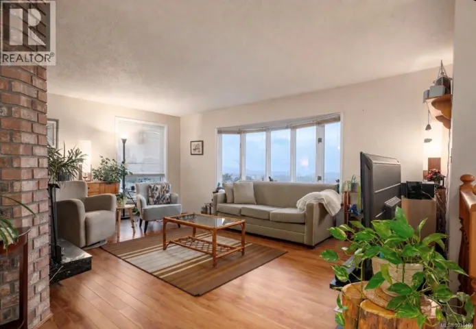 1085 College Dr, Nanaimo, British Columbia V9R5V5